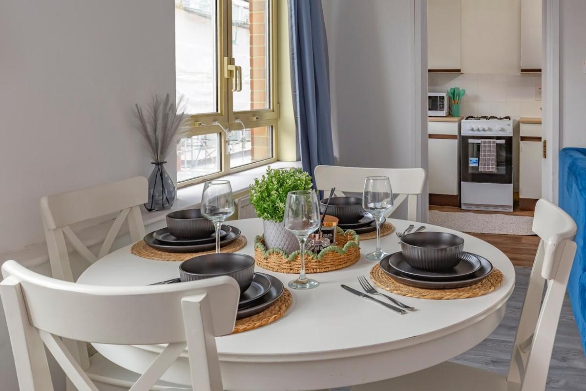 2 Bedrooms In The Heart Of Covent Garden Apartment London